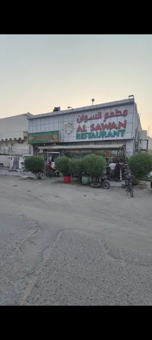 مبنى للبيع في الراشدية  عجمان على شارع رئيسي. سكني تجاري  مساحة الارض 2000 قدم  تتكون من  * 3 محلات