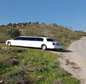سيارة لينكولن ليموزين إيجار للأعراس