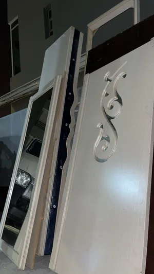 كبت ملابس مستعمل– يحتاج تركيب وترتيب مع تسريحه مستعمله - تحتاج ترتيب