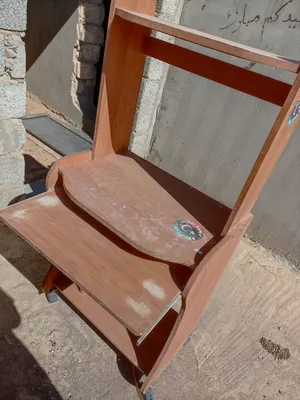 طاولة كوميوتر مكتبي في حاله ممتازه  مستعمله استعمال نظيف ومخزنه في الظل وفي المنزل