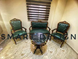 طقم كلاسيك مبطن جلد كابتونيه خشب زان احمر مطعم بالنحاس