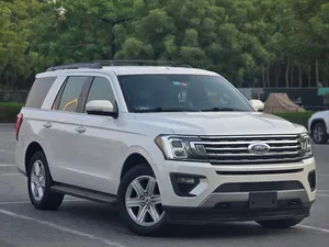 Ford Expedition XLT 2018 GCC Specs  Full service history available  Orginal paint  Single owner