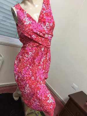 فساتين للبيع بسعر مغري
