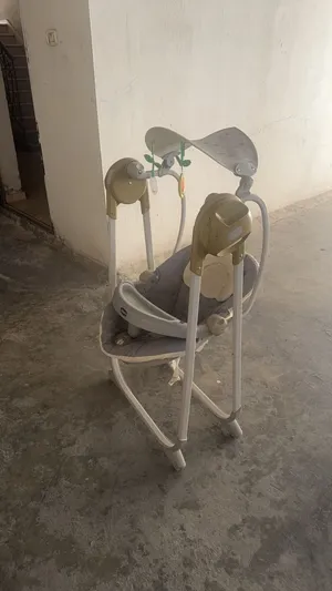 هزازة أطفال شيكو اصلية للبيع مع الريموت chicco swing polly swing up leaf