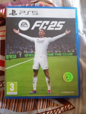 السلام عليكم  سيدي فيفا ps5 2025 بحاله الوكاله ونظيف جدا