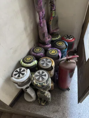 (عاطل )سكوترات شحن نقوصات كلش بسيطة بطاريه او شاحنه او فرمته الحجم 6.5 النوع صيني