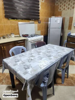شقة في الزرقاء بيع مع العفش كامل