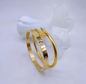 اكسسوارات نسائيه رائعه