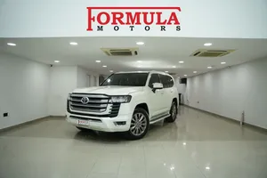 تويوتا لاند كروزر موديل 2023 وكالة عمان بهوان مستخدم الاول محرك 4.0 بدون توربو GXR