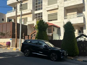 شقة مع روف منفصل للبيع في خلدا ام السماق خلف سيتي مول