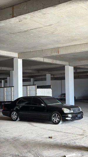 لكزس LS 430 2001 أسود، صالون سيدان، مستعملة بحالة ممتازة مع مواصفات أمريكية