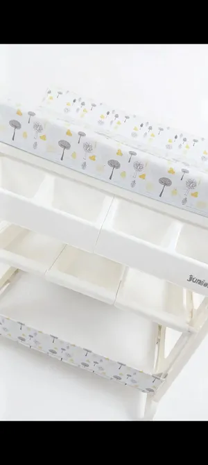 *للبيع طاولة تغيير بيبي ماركة Junior - استعمال نضيف
