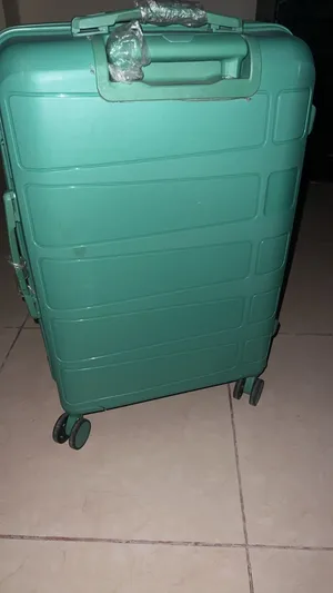 شنتات سفر وحدة كبيرة والتانية صغير