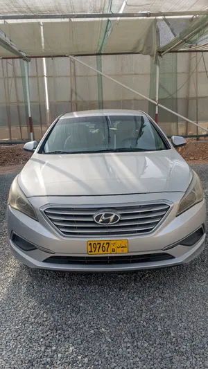 HYUNDAI 2017 SILVER COLOUR SEDAN CAR FOR SALE