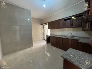 شقة * مجددة بالكامل  * موقع مميز * 3 نوم * شميساني
