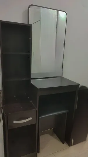 طاوله مكياج بكرسي