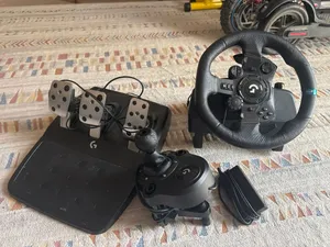Gaming steerjng wheel almost like new full option