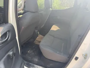 Used Nissan Navara in Abu Dhabi