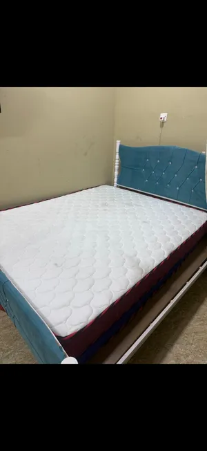 سرير نوم مخمل تركواز مع تطريز كريستا