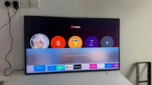 شاشة سامسونج سمارت 50 بوصة مع الملحقات Samsung 50 inch Smart TV with Accessories