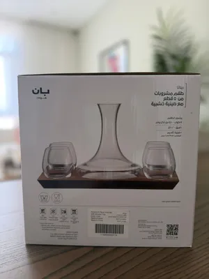 طقم مكوّن من 4 قطع: أكواب وزجاجة من Pan Home
