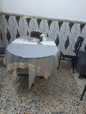 مغسلة وميز طعام