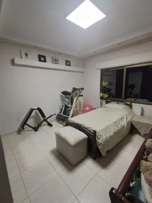 في أرقى مناطق دابوق (الحمر) شقة ارضية مع حديقه 216م بتشطيب راقي /ref 1427