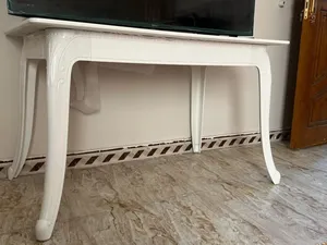 ميز جديد مرتب