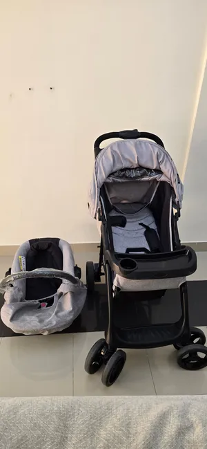 Neatly usedJuniors baby stroller and car seat set for sale in Al khuwair Muscat
