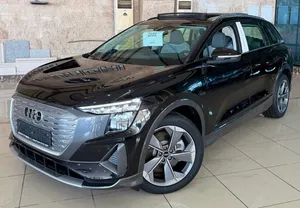 اودي Q5 2022 عداد زيرو كهرباء كامل 7 مقاعد عائليه