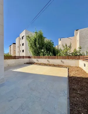 شقة أرضية فاخرة في خلدا، ارضيه اعلى من مستوى الشارع