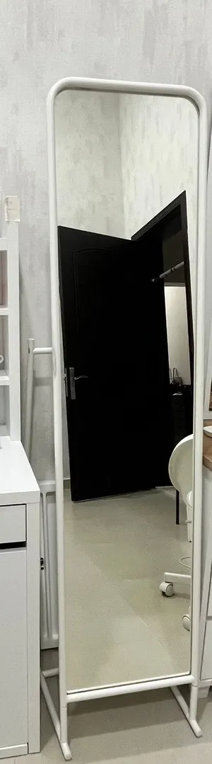 White Full-Length Standing Mirror – Freestanding