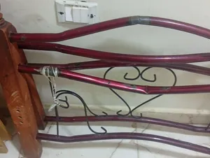 2 سرير متر بالملل يوجد فيهم كسر كما موضح فى الصور ويراعى ذلك فى السعر زهراء مدينة نصر