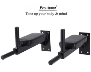 عقلة حائط (Wall-Mounted Dip Station) قطعة احترافية ومهمة لأي صالة ألعاب رياضية منزلية.