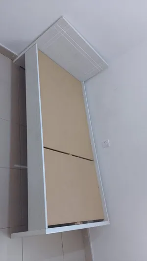 للبيع سرير نظيف جدا بدون ماترس
