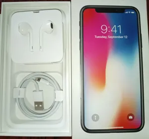 للبيع اكسسورات  ايفون X كاملة من غير راس الشاحن، سماعة EarPods ووصلة تحويل اي سماعة لايفون وكابل