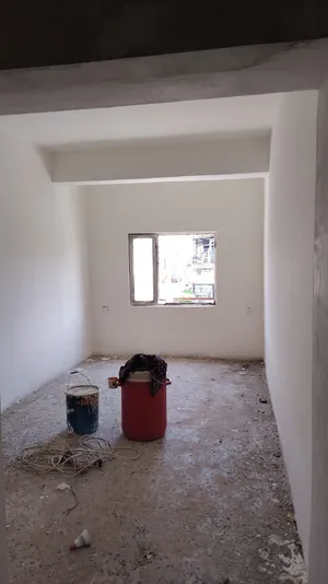 شقه طابق اول في الحريه غرفتين وصاله تصلح سكني او عياده