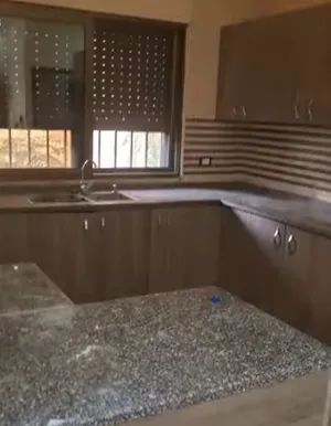 شقة مميزة للبيع 114 م جبل الحسين 3 نوم وحدة ماستر صالون مطبخ أمريكي
