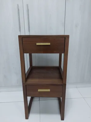 طاولة سرير جانبي