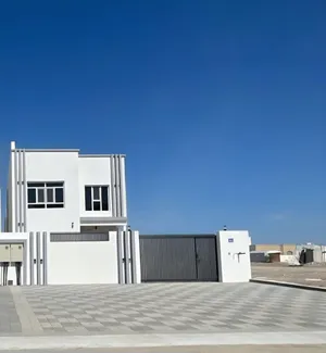 فيلا للبيع في المعبيلة الجنوبية جنب جامع الرحموت ومدرسة منار العلم(مدينة السلطان هيثم)
