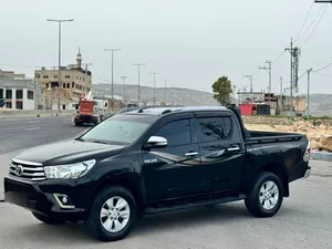 TOYOTA - HILUX - 2017 - 4*4 - فحص كامل (7/جيد) وارد المركزية / دهان الوكالة /جير عادي /