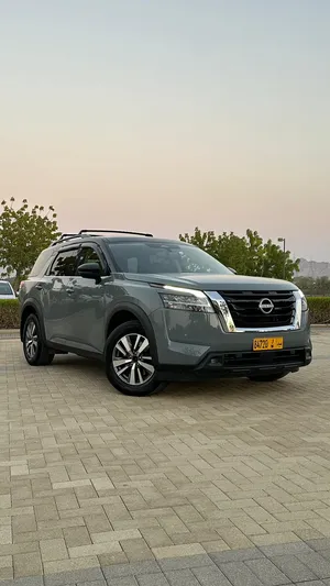 Used Nissan Pathfinder in Al Dakhiliya