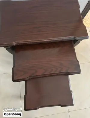 طاولات خشبيه بحاله ممتازه
