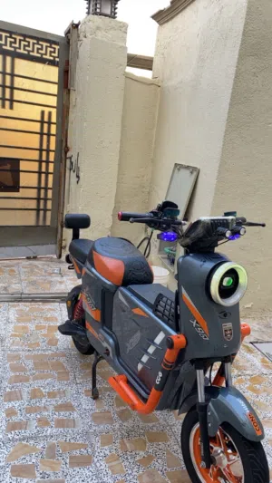 X900دراجه حلوه 5بطاريات ونضيفه اخت الجديده