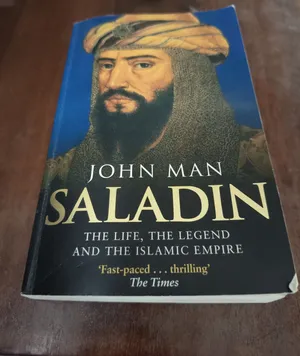 كتاب ، عبارة عن قصة صلاح الدين الأيوبي . يروي عن القائد صلاح الدين الأيوبي وتحرير القدس .