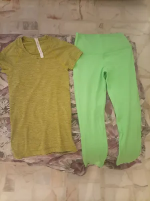 لولو لمون. بنطلون لجينجز مقاس 6 أمريكي. Lulu Lemon leggings size 6. فستقي اللون..مع بلوزة رياضة طقم