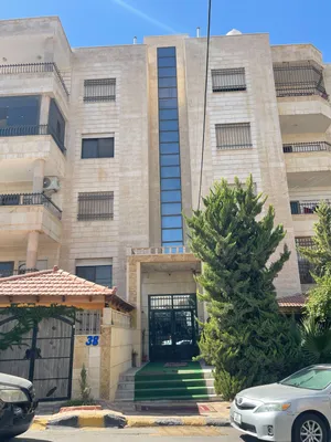 شقة واسعة ومميزة بمساحة 251م2 في أبو علندا