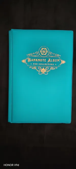 20 Banknotes Album with 15 countries 2 Albums available in stock with blue and brown colored albums