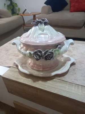 وعاء  من البورسلان مناظر للبيع