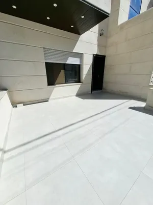 فرصة مميزة للسكن الراقي في شقة جديدة لم تُسكن من قبل في الجندويل